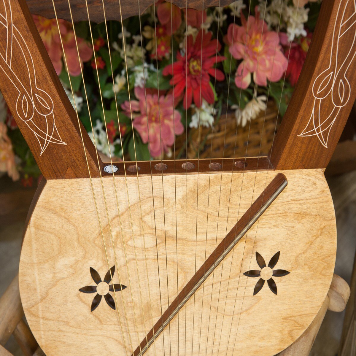 Roosebeck Lyre Harp 16-String - www.ensoulmusic.com